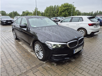 Mobil sedan BMW