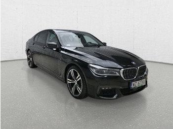 Mobil sedan BMW