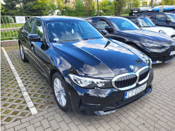 Mobil sedan BMW