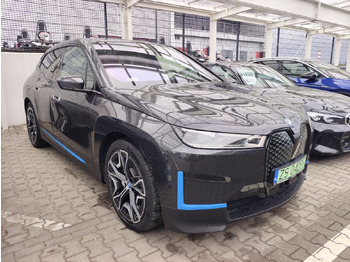 Mobil SUV BMW