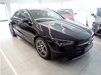 Mobil sedan MERCEDES-BENZ