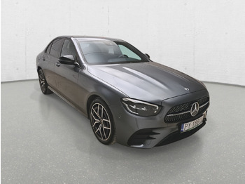 Mobil sedan MERCEDES-BENZ