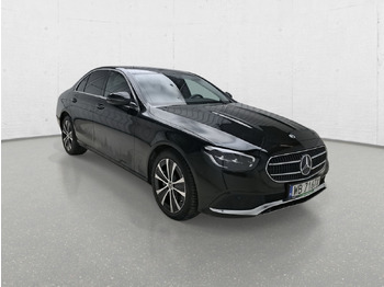 Mobil sedan MERCEDES-BENZ