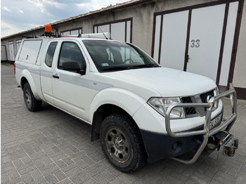 Truk pikap NISSAN Navara