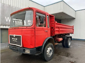 Truk jungkit MAN