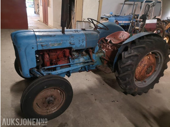 Traktor FORD