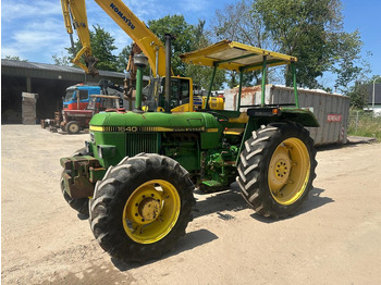 Traktor mengangkang JOHN DEERE 1640