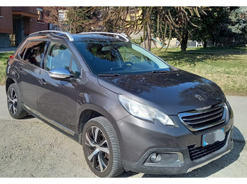 Mobil sedan PEUGEOT