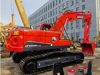 Ekskavator perayap DOOSAN DX225LC