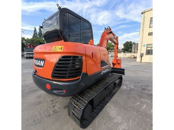 Ekskavator perayap DOOSAN DX60