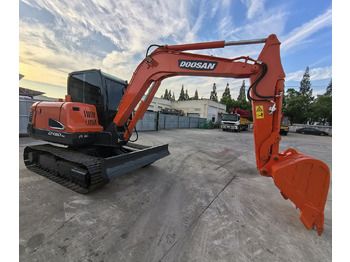 Ekskavator perayap DOOSAN DX60