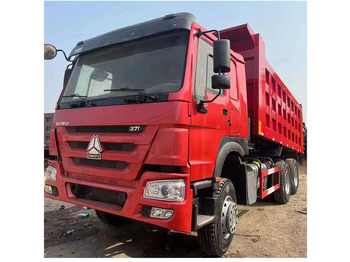 Truk jungkit SINOTRUK HOWO