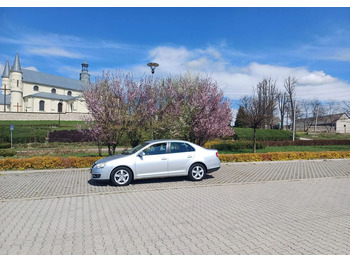 Mobil sedan VOLKSWAGEN