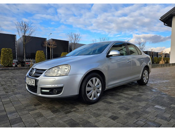 Mobil sedan Volkswagen Jetta 2.0 TDI Sportline: gambar 4