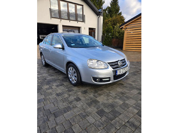 Mobil sedan Volkswagen Jetta 2.0 TDI Sportline: gambar 3