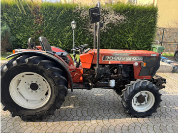 Traktor NEW HOLLAND