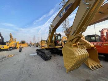 Ekskavator perayap CATERPILLAR 320B