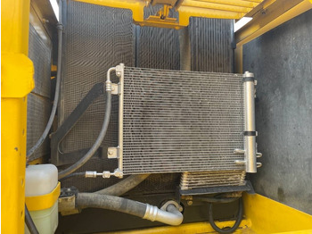 Ekskavator perayap Komatsu PC 200-8: gambar 4