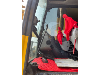 Ekskavator perayap Komatsu PC 200-8: gambar 3