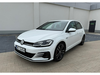 Mobil sedan VOLKSWAGEN