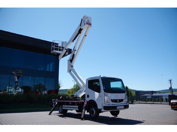 Platform udara yang dipasang di truk RENAULT Maxity 110