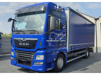 Truk dengan terpal samping MAN TGX