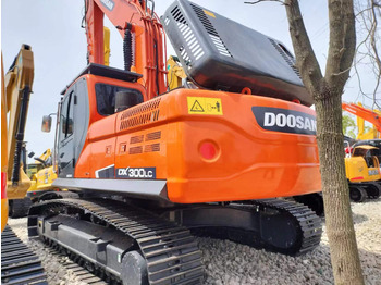 Ekskavator perayap DOOSAN DX300