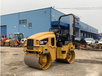 Roller jalan CATERPILLAR