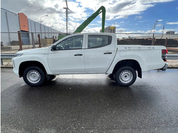 Truk pikap MITSUBISHI L200