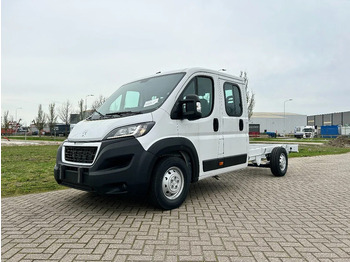 Van pengiriman PEUGEOT Boxer