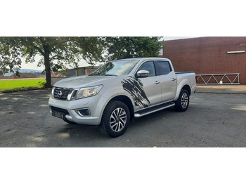 Truk pikap NISSAN Navara