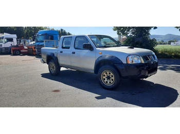 Truk pikap NISSAN