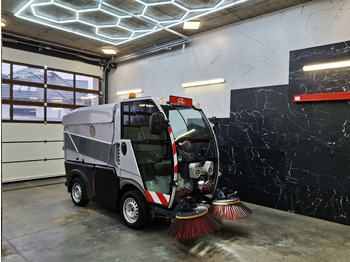 Penyapu jalan BUCHER