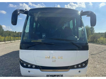 Bus pariwisata MAN