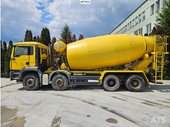 Truk pengaduk beton MAN TGA