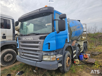 Truk pengaduk beton SCANIA P