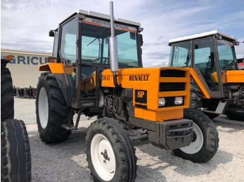 Traktor RENAULT