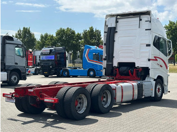 Truk sasis Volvo FH 16.750 6x4 Globe XL Chassis Retarder 4.30 Wb Full Air: gambar 3