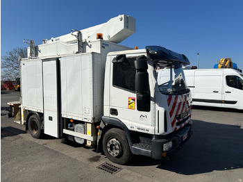 Platform udara yang dipasang di truk IVECO EuroCargo 120E