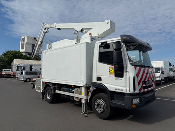 Platform udara yang dipasang di truk IVECO EuroCargo 120E