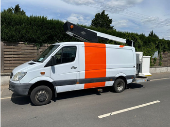 Platform udara yang dipasang di truk MERCEDES-BENZ Sprinter 515