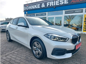 Mobil sedan BMW