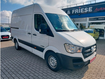 Van penumpang HYUNDAI
