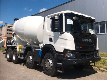 Truk pengaduk beton SCANIA P
