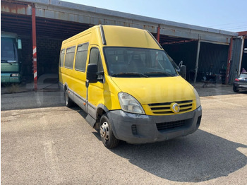 Bus sekolah IVECO Daily