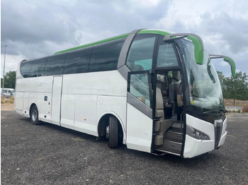 Bus pariwisata MAN