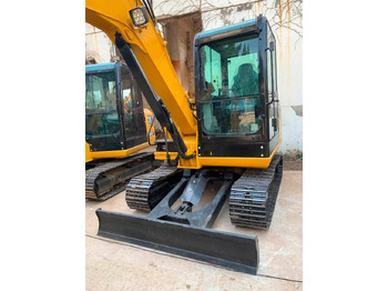 Ekskavator perayap CATERPILLAR 305.5E2