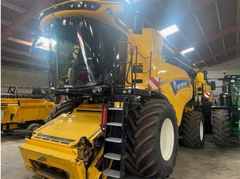 Pemanen gabungan NEW HOLLAND CR series