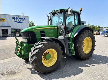 Traktor JOHN DEERE 7530