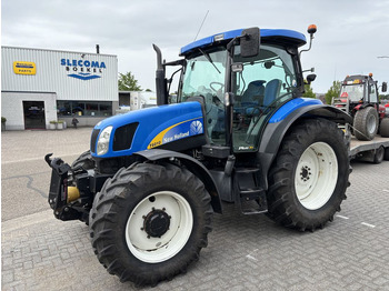 Traktor NEW HOLLAND T6000